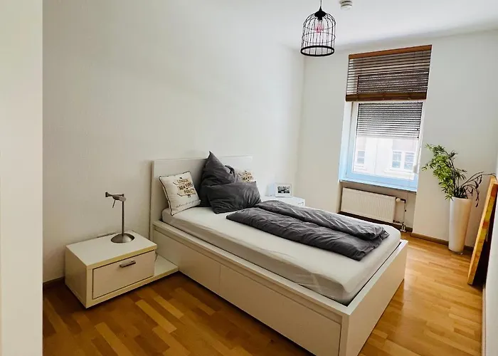 Grosses Und Helles Innenstadt - *